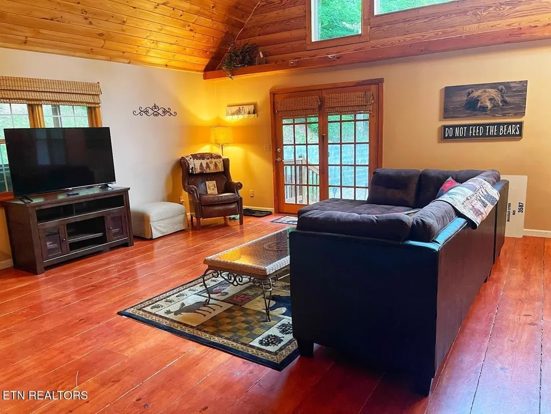 3587 Mountain Creek Way — interior